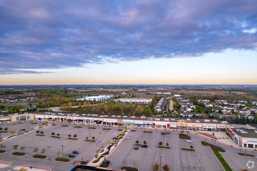 More Photos Of 1800-2124 S Randall Rd, Algonquin Storefront For Lease