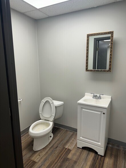 More Photos Of 2 Anco Dr, Deptford Warehouse For Lease