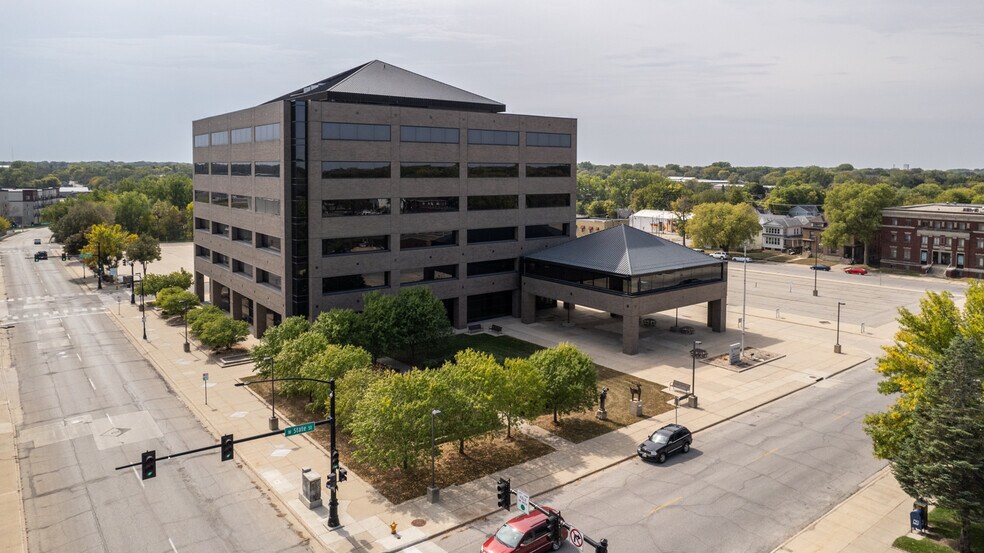 Primary Photo Of 111 W State St, Mason City Office For Lease