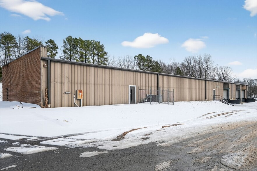 More Photos Of 1101 Roberts Ln, High Point Warehouse For Lease