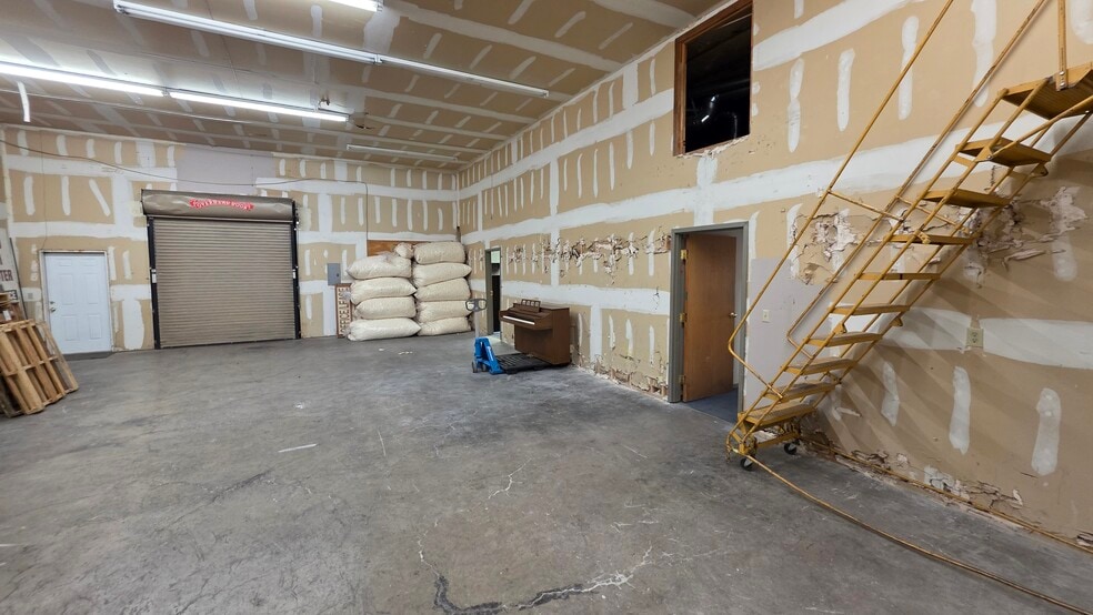 More Photos Of 250 Ruskin Dr, Colorado Springs Warehouse For Sale