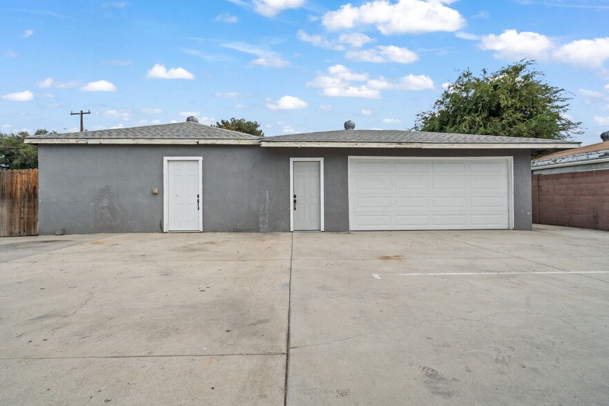 More Photos Of 2283 N Batavia St, Orange Contractor Storage Yard For Sale