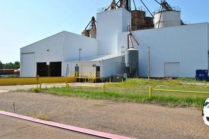 More Photos Of 220 Progress Blvd, Longview Warehouse For Sale