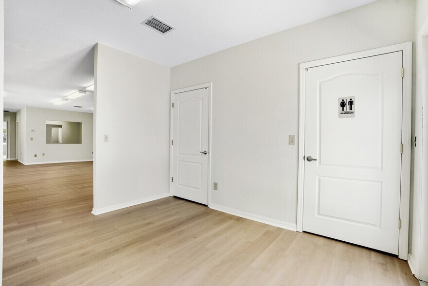 More Photos Of 3248 Commercial Way, Spring Hill Medical For Sale