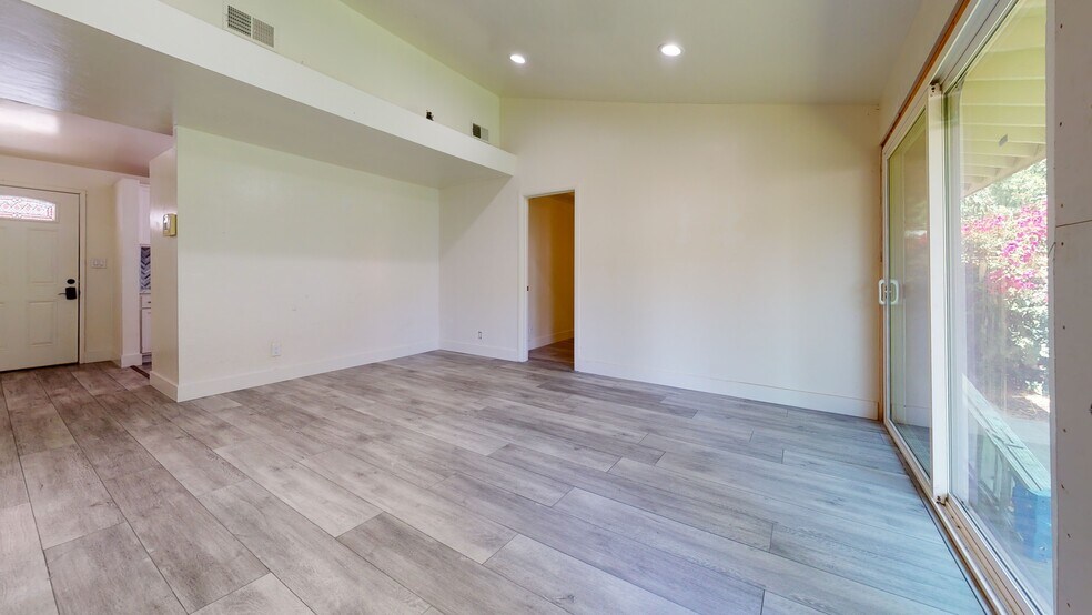 More Photos Of 5270-72 Manhasset Dr @ Redding Dr, San Diego Apartments For Sale