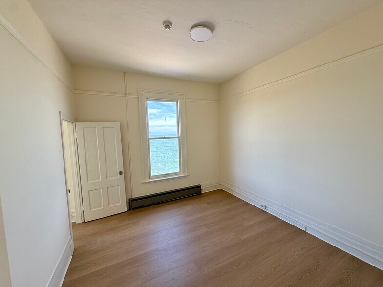 More Photos Of 631-633 Bridgeway, Sausalito Storefront Retail Office For Lease