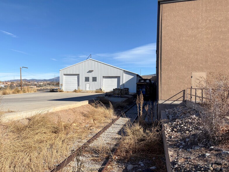 More Photos Of 2680 Sawmill Rd, Santa Fe Distribution For Sale
