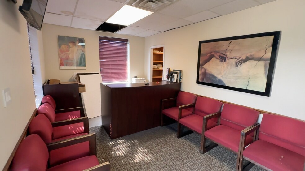More Photos Of 140 S Long Beach Ave, Freeport Office For Sale