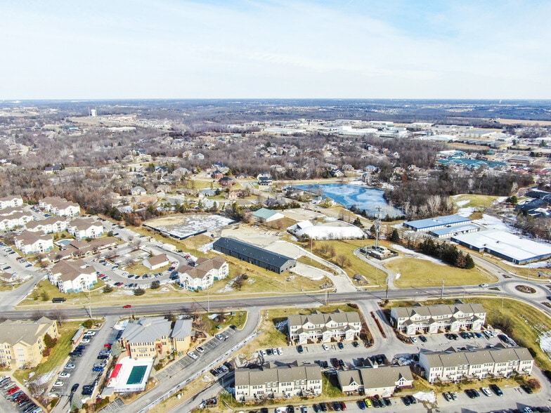 More Photos Of 3100 Old 63 S, Columbia Showroom For Sale