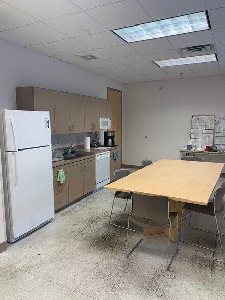 More Photos Of 18 TV 5 Dr, Henderson Warehouse For Sale