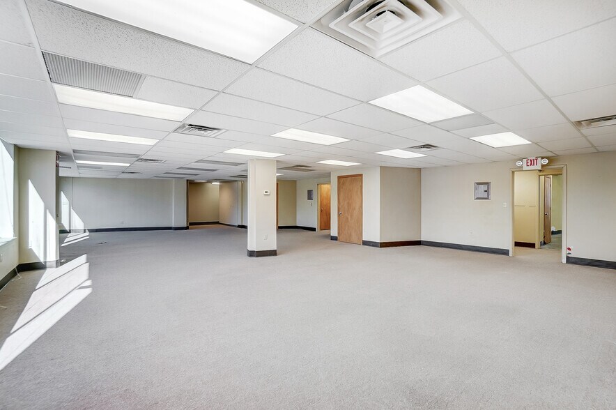 More Photos Of 3925-3927 Brotherton Rd, Cincinnati Office For Sale