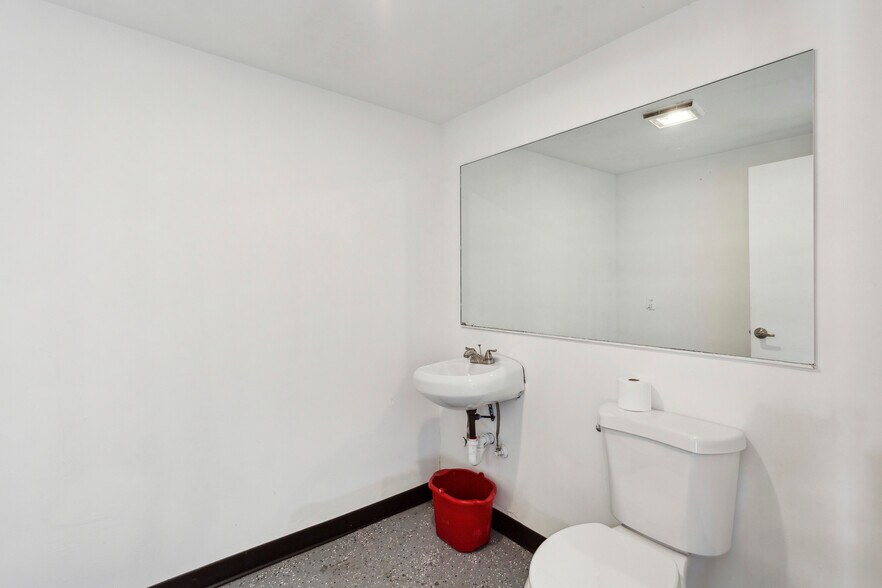 More Photos Of , Atlanta General Retail For Sale