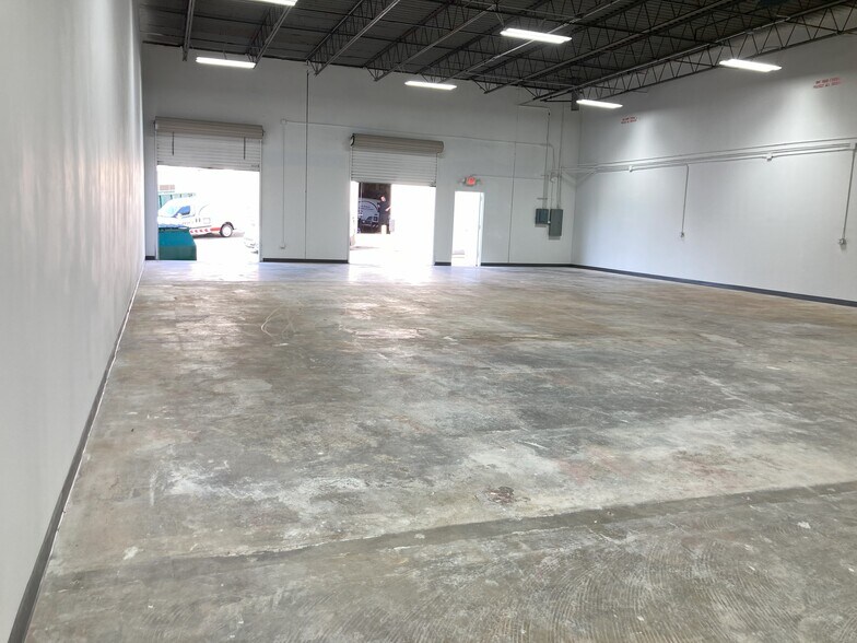 More Photos Of 1400 S Marietta Pky SE, Marietta Warehouse For Lease
