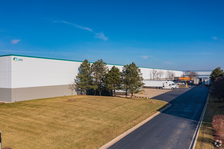 More Photos Of 365 Crossing Rd, Bolingbrook Distribution For Lease