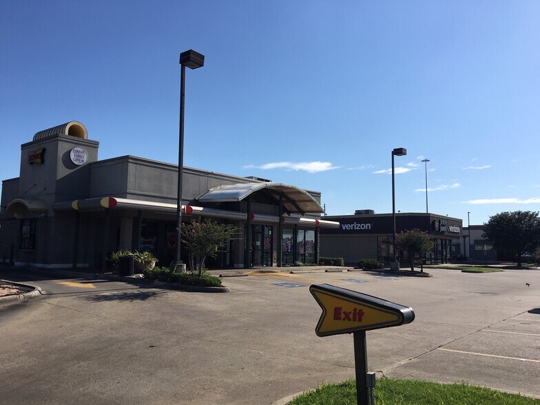 More Photos Of 5185-5221 W 34th St, Houston Unknown For Lease