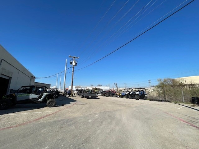 More Photos Of 13700 N Stemmons Fwy, Farmers Branch Freestanding For Lease