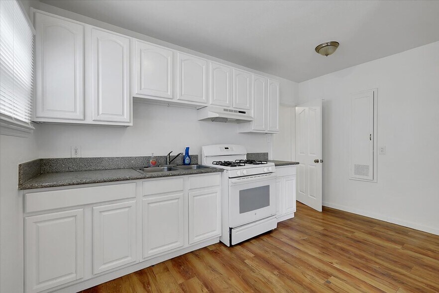 More Photos Of 2611 Alhambra, Sacramento Multifamily For Sale