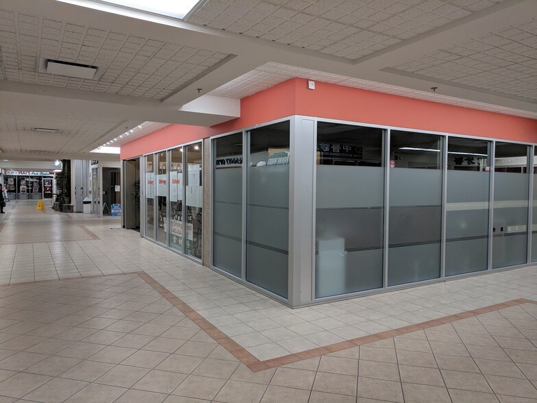 More Photos Of 1518 Centre St N, Calgary Apartments For Lease