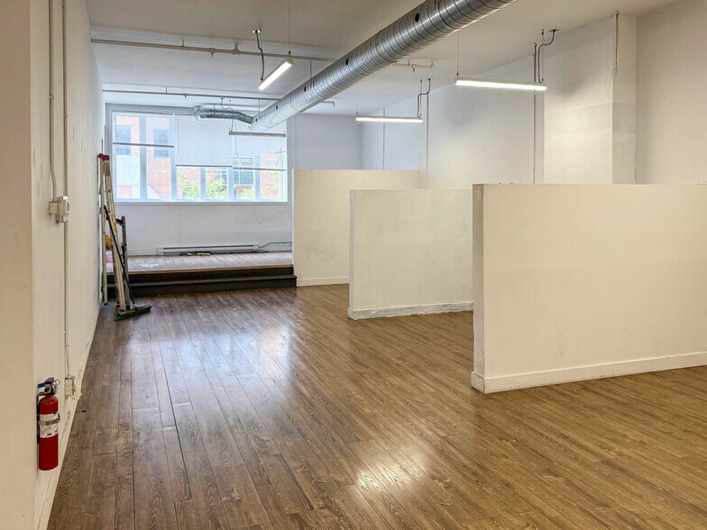 More Photos Of 328-330 Rue Sainte-Catherine E, Montréal Storefront For Sale