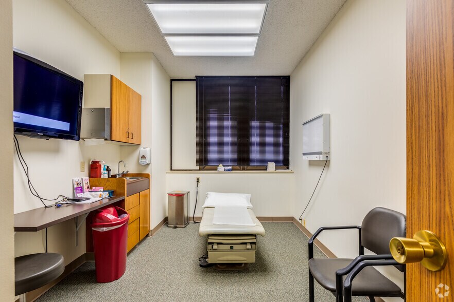More Photos Of 2408-2488 E 81st St, Tulsa Medical For Lease