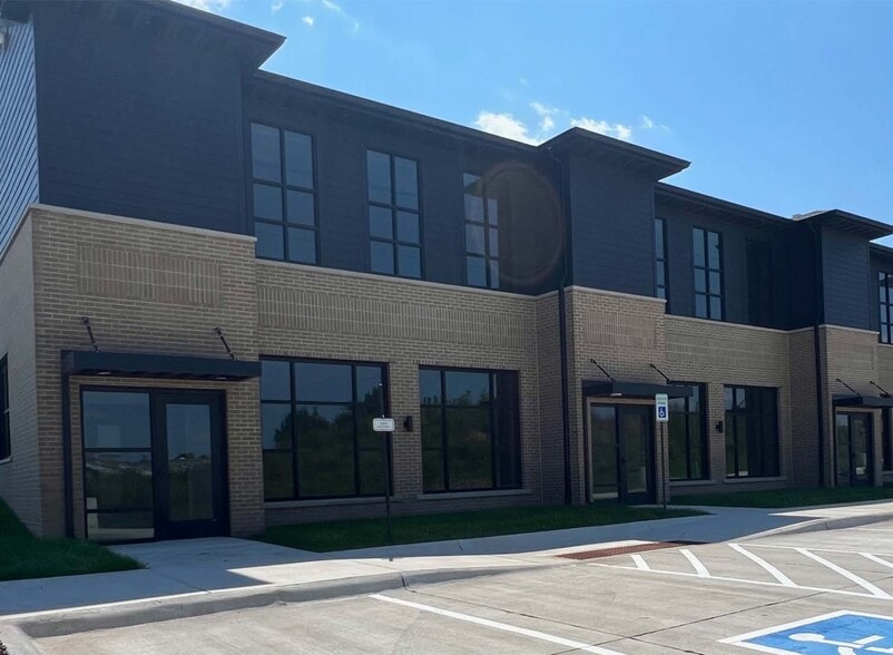 More Photos Of 8053 N 157th St, Bennington General Retail For Lease