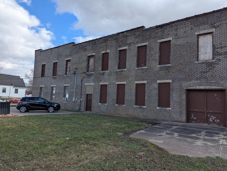 More Photos Of 701 N 22nd St, Mattoon Freestanding For Sale