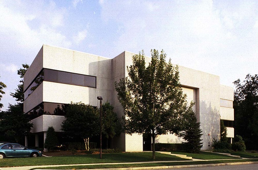 More Photos Of 16 Arcadian Way, Paramus Office For Lease