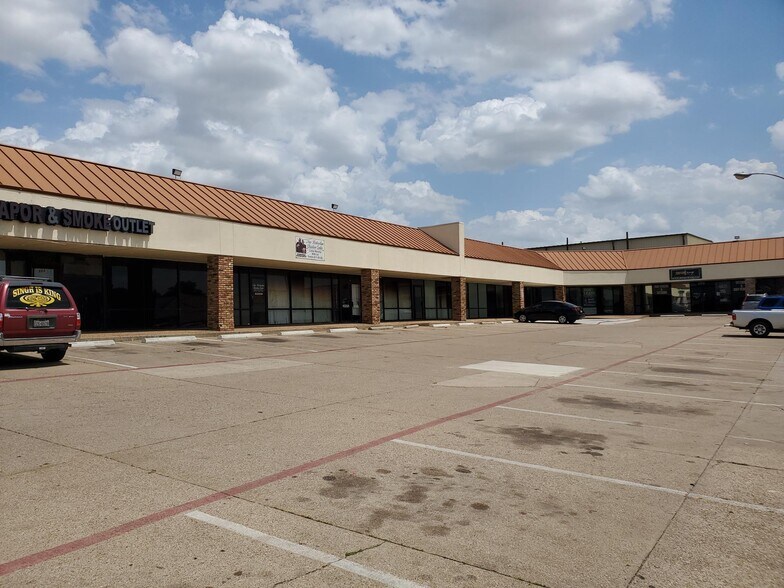 More Photos Of 6809 McCart Ave, Fort Worth Unknown For Lease