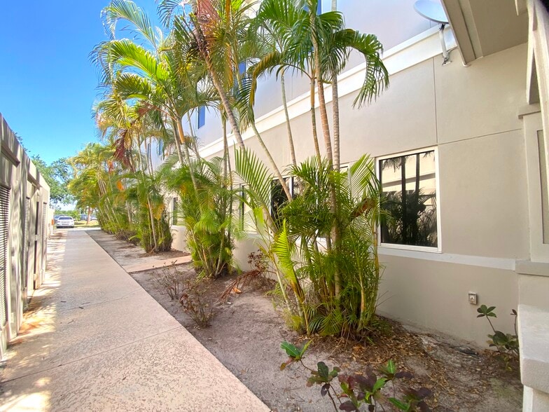 More Photos Of 4937 Clark Rd, Sarasota Medical For Lease