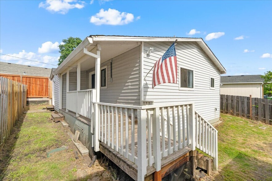 More Photos Of 1070 Deer Island Rd, Saint Helens Multifamily For Sale