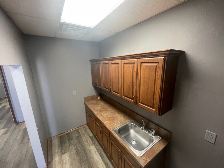 More Photos Of 4900 S Rockwell St, Oklahoma City Warehouse For Lease