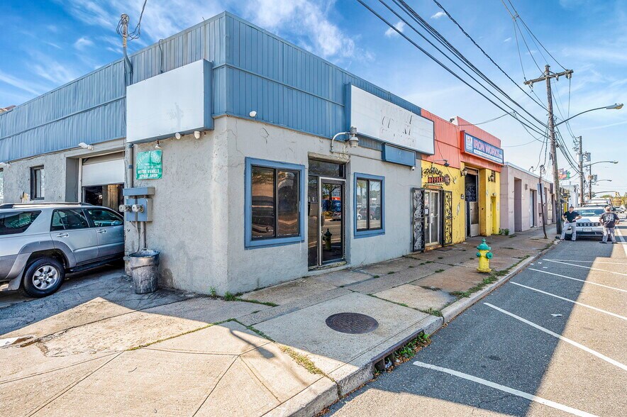 More Photos Of 116 E Merrick Rd, Freeport Warehouse For Sale