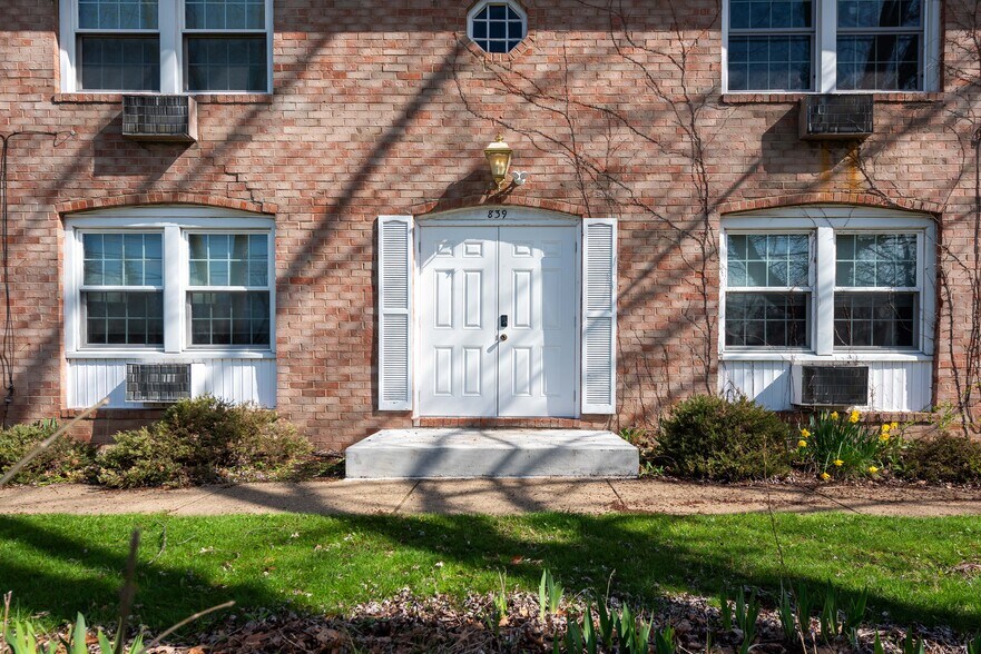 More Photos Of 839 34th St NW, Canton Apartments For Sale