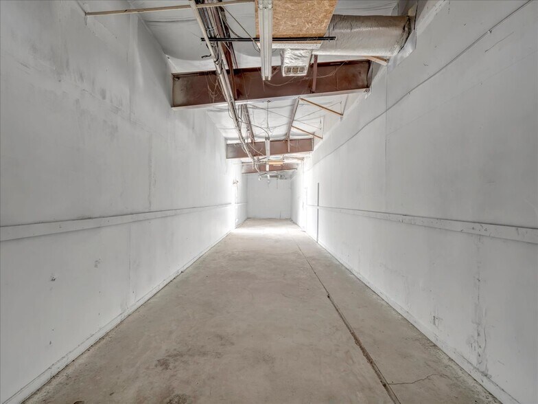 More Photos Of 19276 Hartford St, Edison Freestanding For Sale