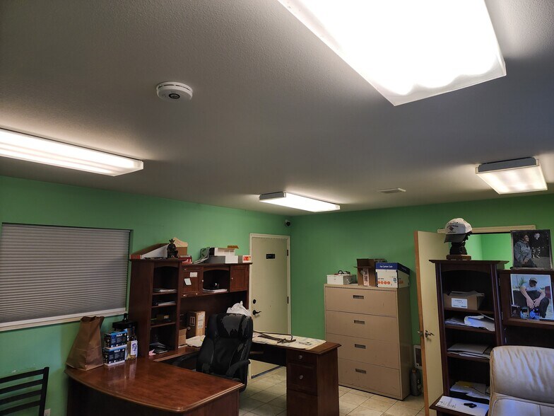 More Photos Of 335 E B Cir, Pasco Warehouse For Sale