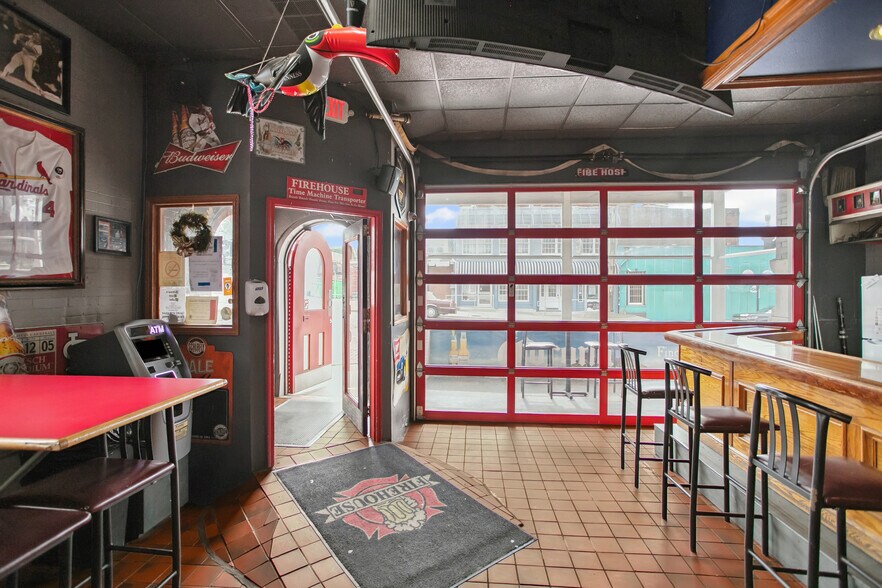 More Photos Of 314 State St, Alton Restaurant For Sale
