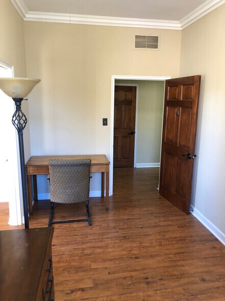 More Photos Of 105 S 4th St, Mebane Medical For Lease