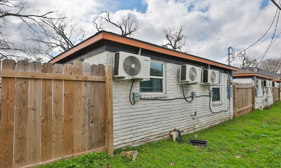 More Photos Of 3805-3813 Wipprecht St, Houston Apartments For Sale