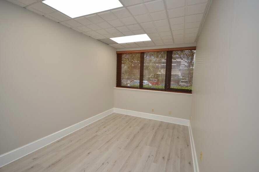 More Photos Of 14100 Palmetto Frontage Rd, Miami Lakes Office Residential For Lease