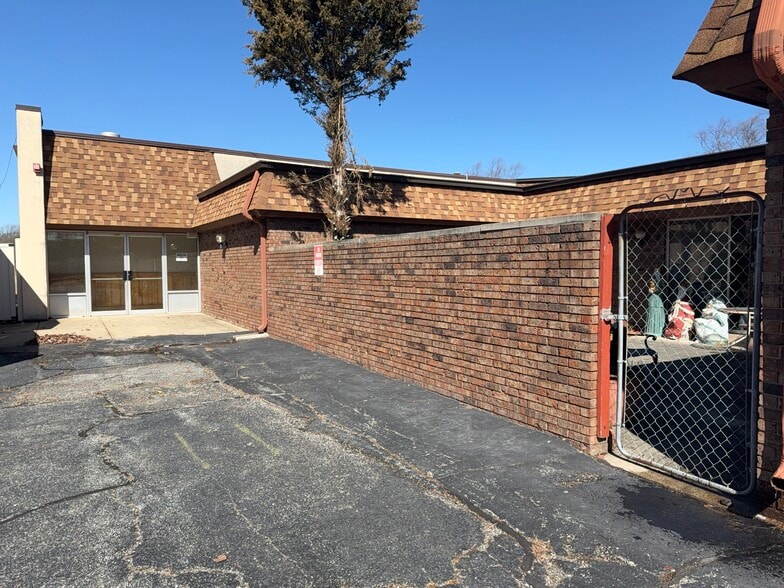 More Photos Of 5920 Waite St, Merrillville Religious Facility For Sale