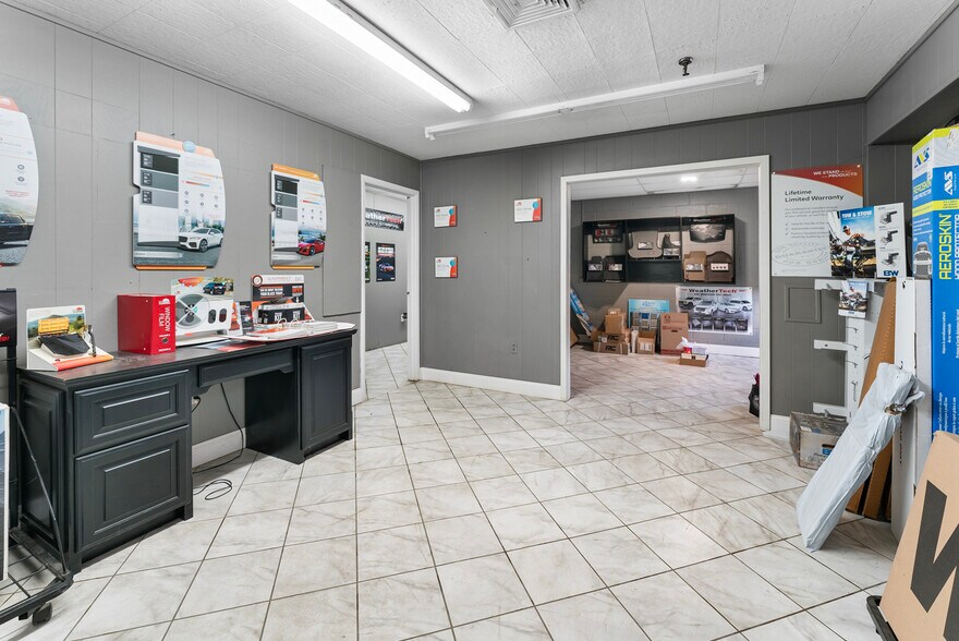 More Photos Of 580 Sw Broad St, Jesup Light Manufacturing For Sale