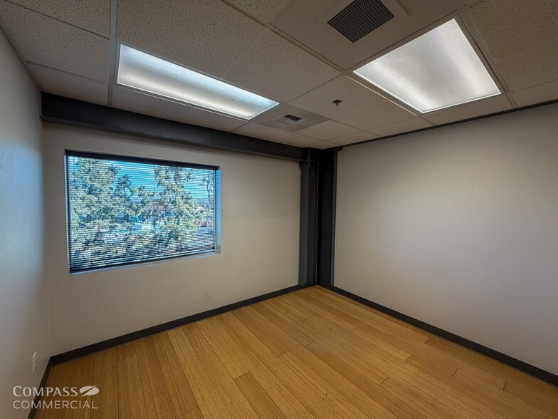 More Photos Of 20802 Sockeye Pl, Bend Industrial For Lease