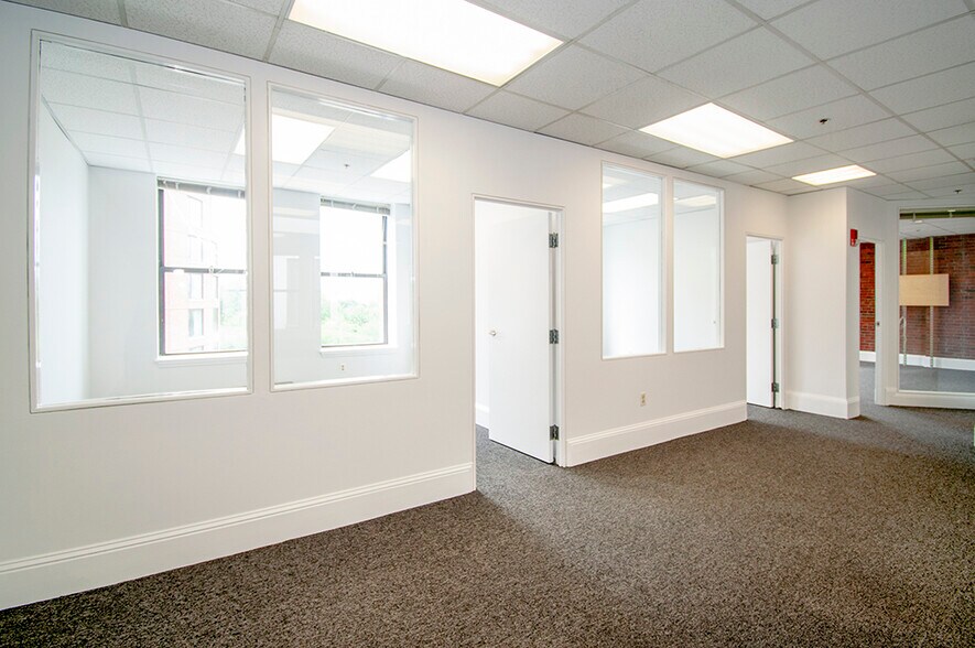 More Photos Of 2 Park Plz, Boston Office For Lease