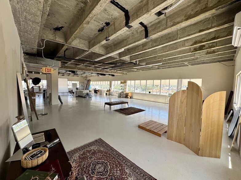 More Photos Of 515 N Sycamore St, Santa Ana Office For Lease