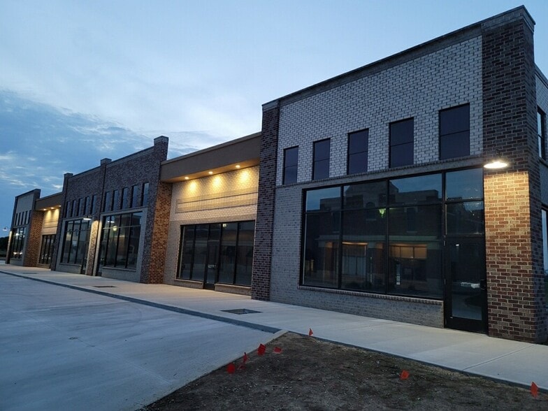 More Photos Of 5660 Pebble Village Ln, Noblesville Storefront For Lease