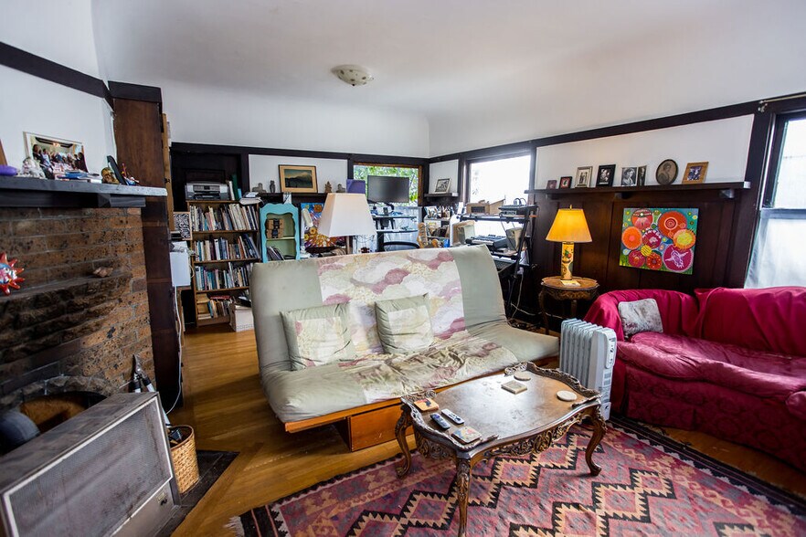 More Photos Of 219 John St, Oakland Apartments For Sale