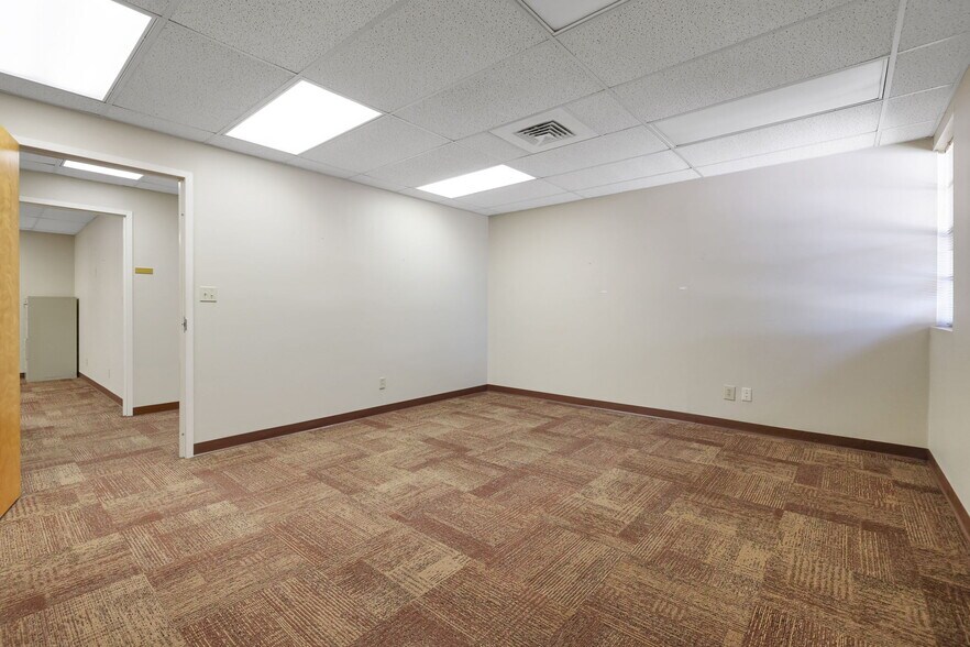 More Photos Of 6601-6535 Chester Ave, Jacksonville Continuing Care Retirement Community For Lease