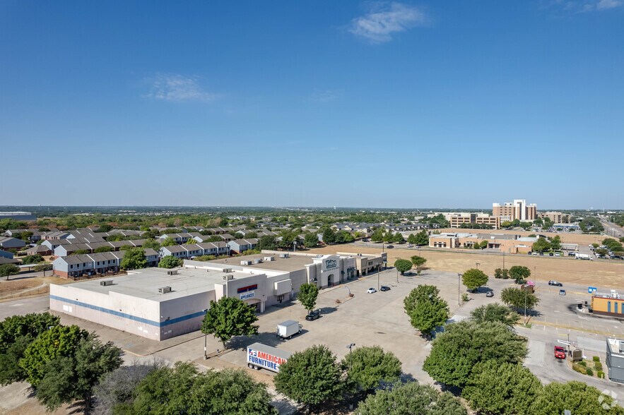 More Photos Of 2984 W Wheatland Rd, Dallas Storefront For Lease