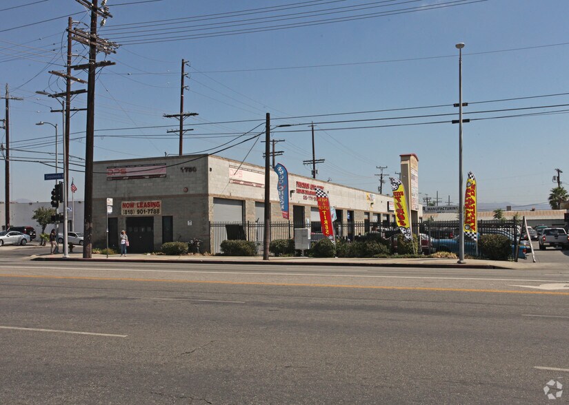 Primary Photo Of 7750 Sepulveda Blvd, Van Nuys Auto Repair For Lease