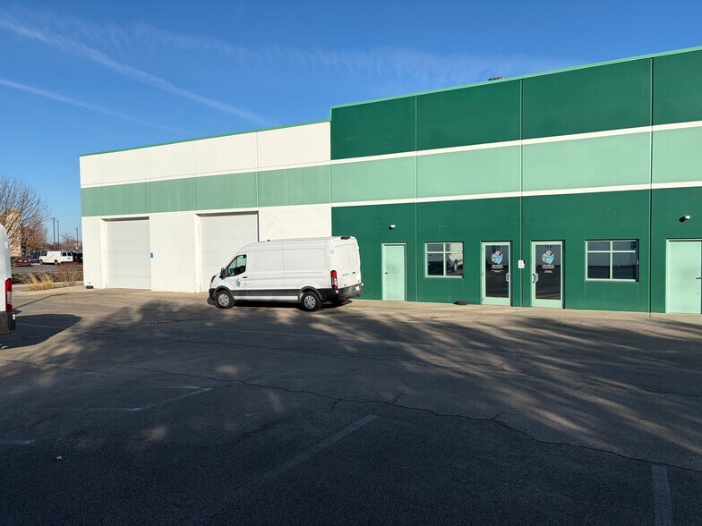 More Photos Of 300 Gregory Ct, Shorewood Warehouse For Sale